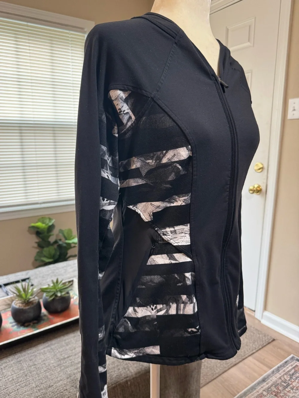 Athleta - Picture 5 of 10